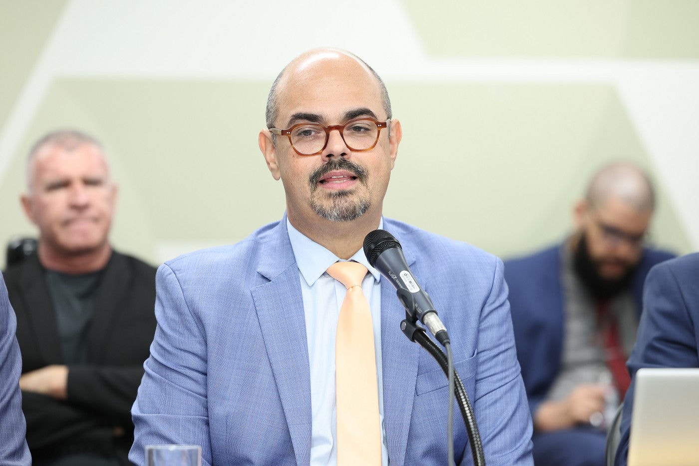 O vice-governador Mateus Simões (Novo), em audiência pública na Assembleia Legislativa