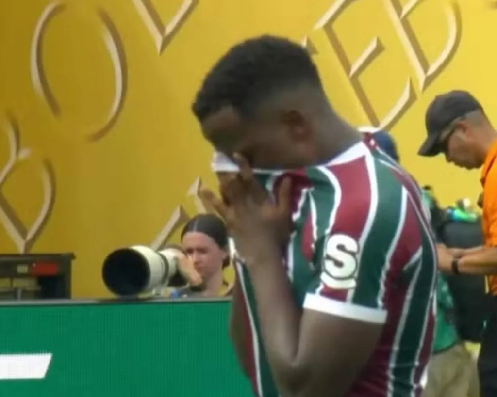 Arias chora após eliminação do Fluminense