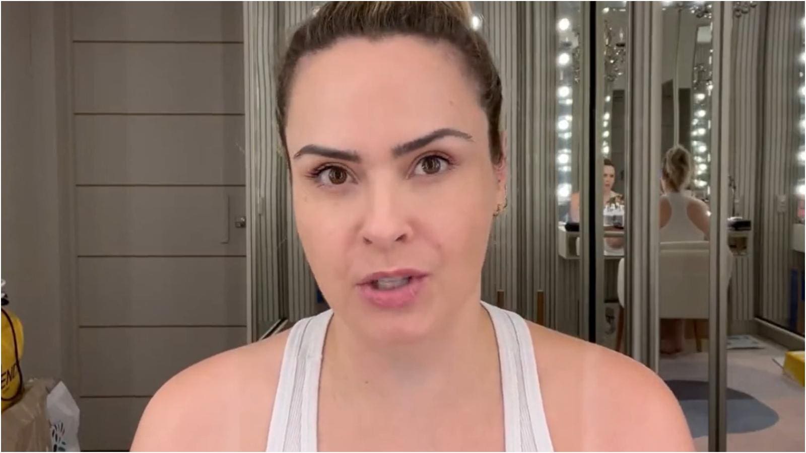Ana contou que a condição estava comprimindo estruturas nervosas, o que levou à decisão de realizar uma cirurgia 