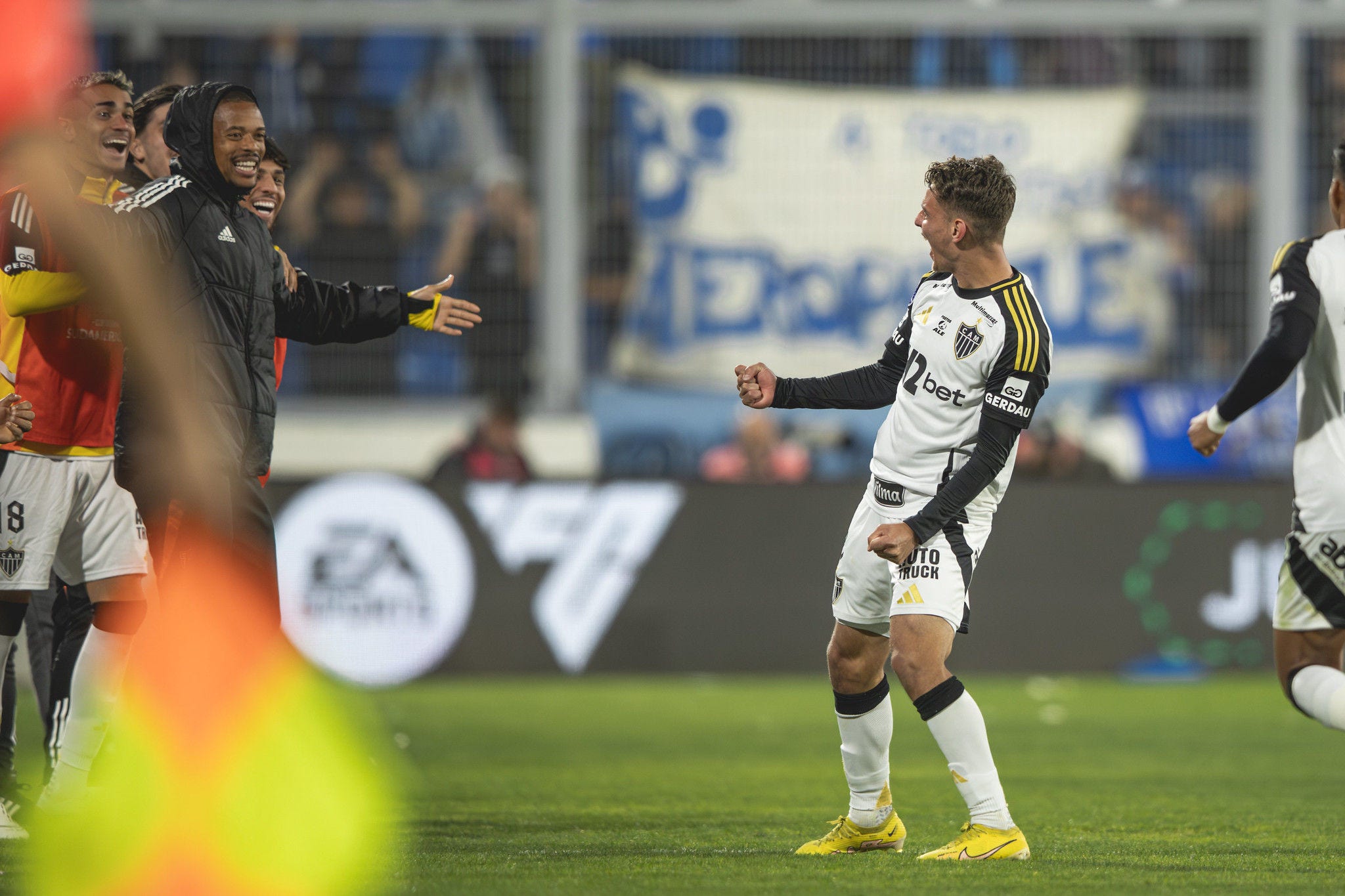 Natanael celebra gol do Galo na Argentina