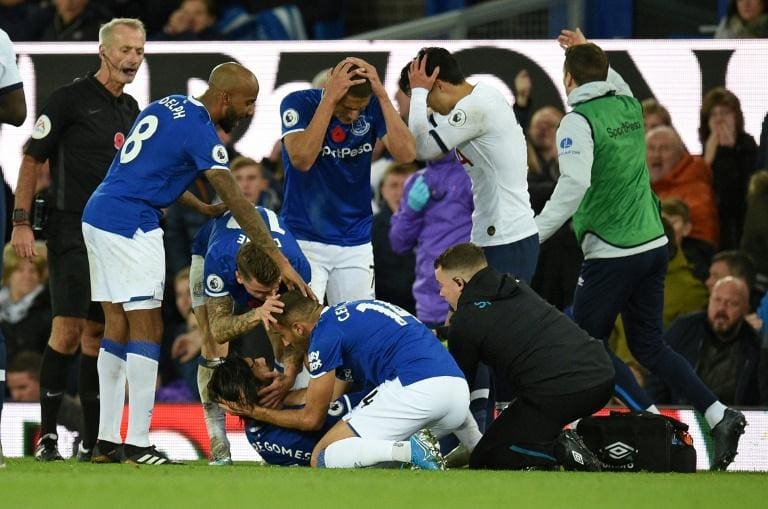 André Gomes sofre grave lesão depois de uma entrada de Son Heung-min