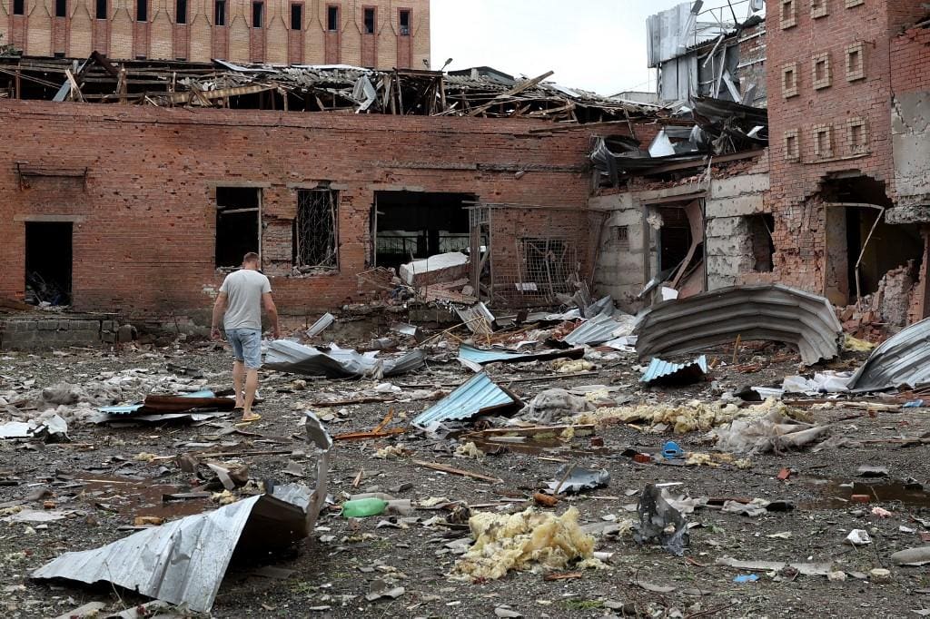 Prédio destruído em Kramatorsk, na Ucrânia