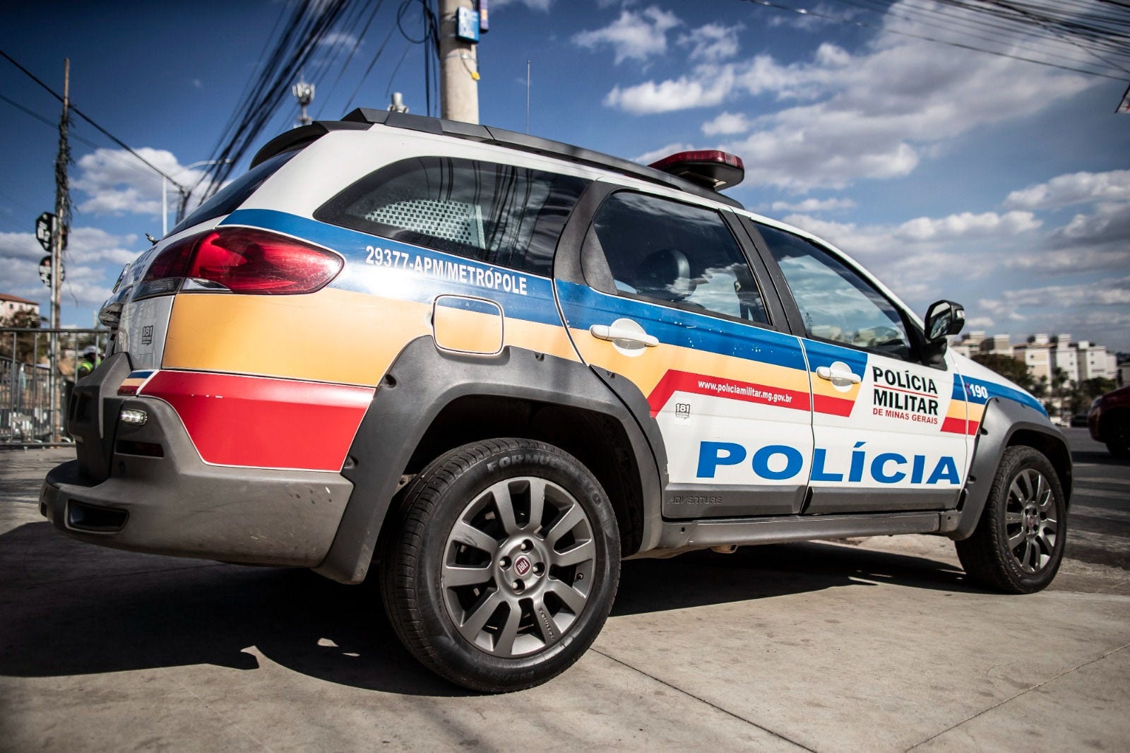 Foto ilustrativa mostra uma viatura da PMMG