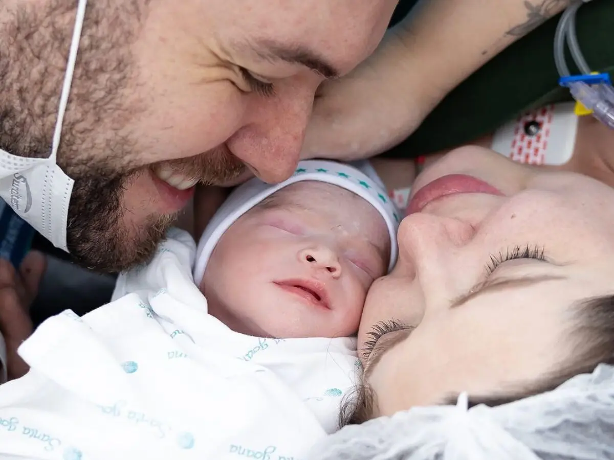 Andressa Ganacin e Nasser Rodrigues com a filha, Sarah