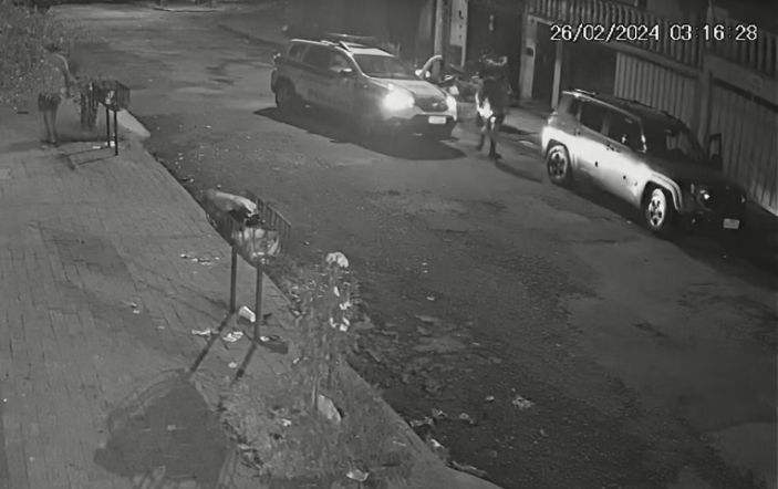 Câmera de segurança registrou o momento em que o bombeiro é preso pela PM pelo assassinato do policial penal 