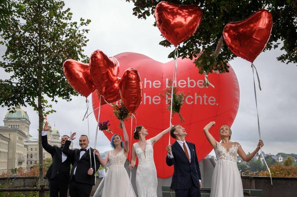 Referendo na Suíça aprova casamento de pessoas do mesmo sexo