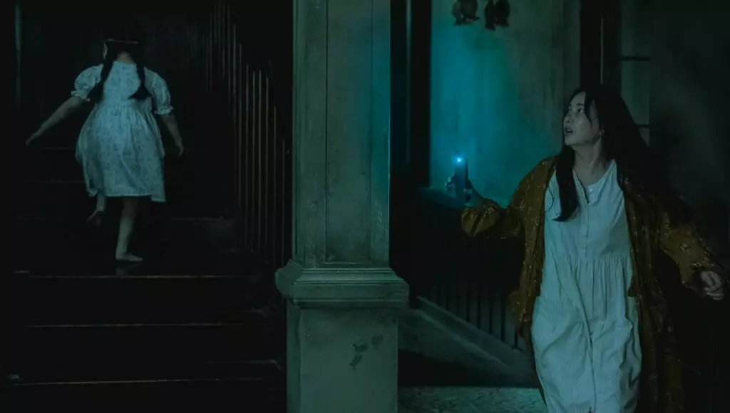 Woranut Bhirombhakdi e Ploypaphas Fonkaewsiwaporn - (Divulgação/Netflix)