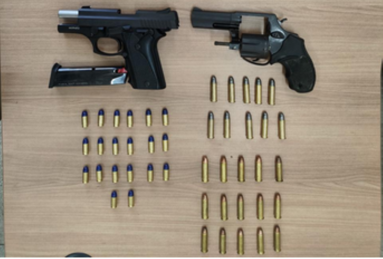 Pai se exaltou e ameaçou filho com arma: 'não trabalha, acorda tarde e não ajuda com os afazeres do lar'