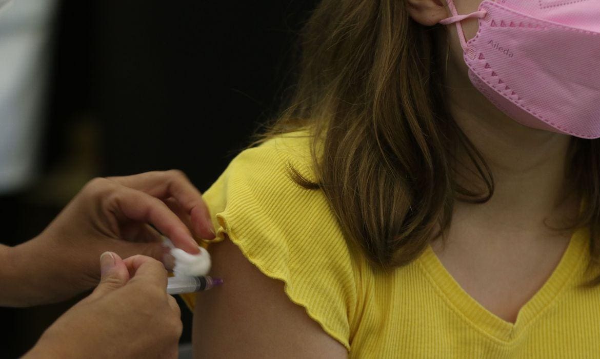 Os pais ou responsáveis devem levar a caderneta de vacinação das crianças
