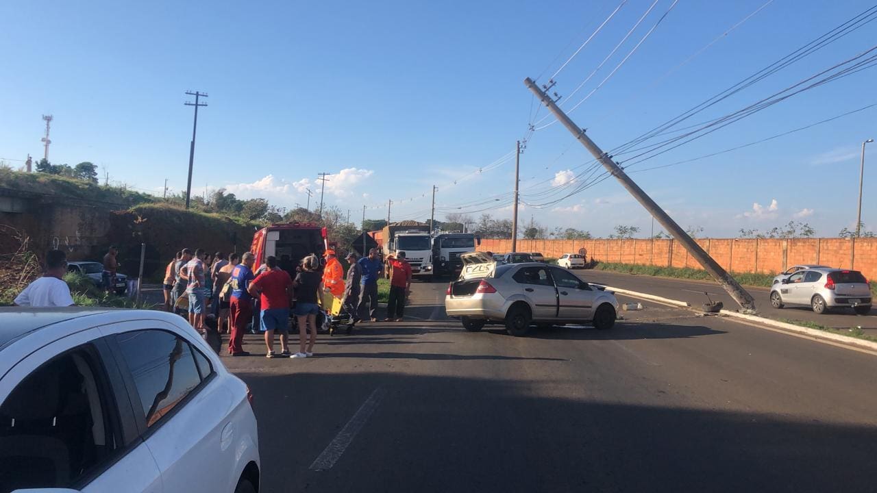 Acidente ocorreu neste domingo (13), na avenida Comboio, em Araxá, no Alto Paranaíba