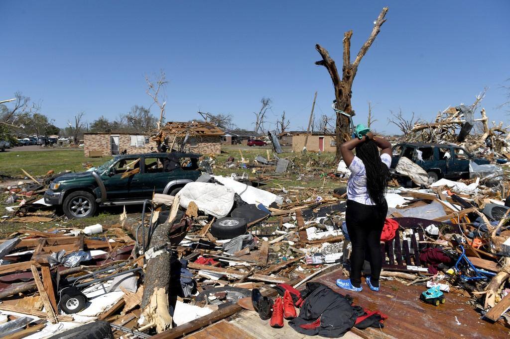 Ao menos 23 pessoas morreram em decorrência de um tornado no Mississippi, no sul dos EUA