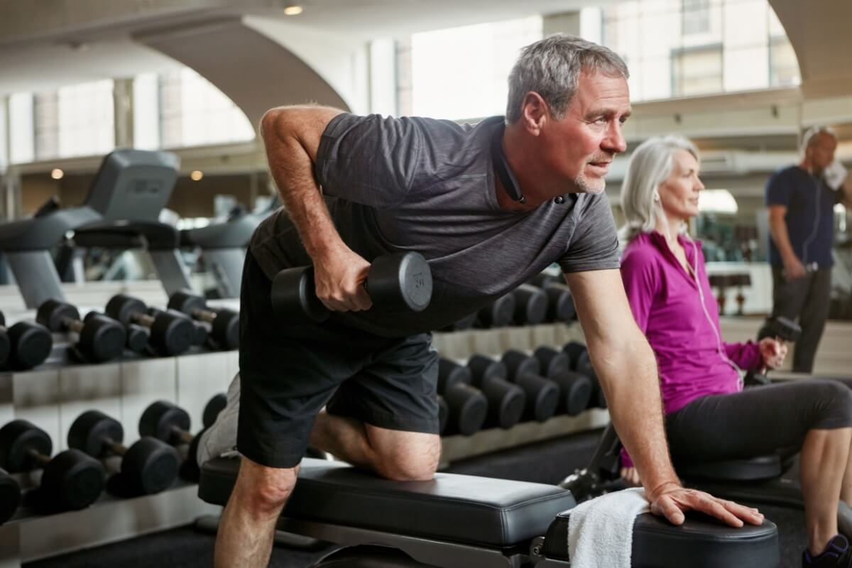 A prática regular de exercícios físicos é fundamental para a saúde na terceira idade