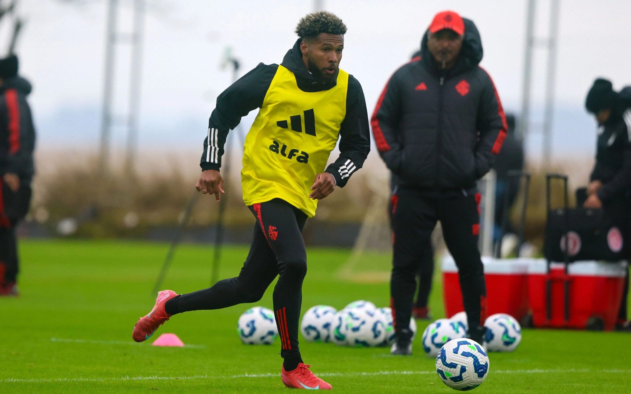 Wesley, atacante do Internacional, treina no CT Parque Gigantes (Foto: Ricardo Duarte/SC Internacional)