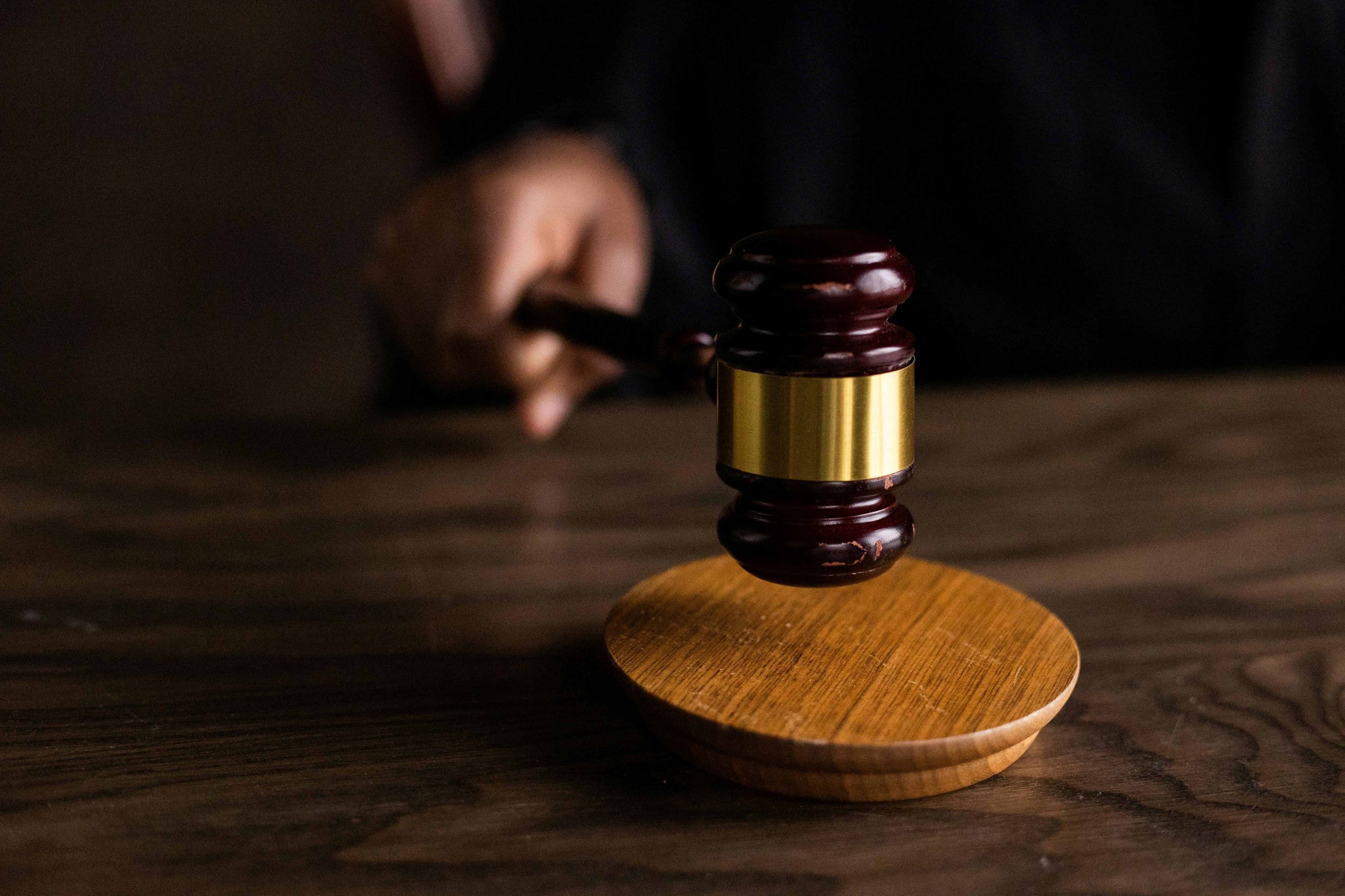 Empresa contratou candidata por ordem judicial, mas a demitiu alegando ausência de vaga 