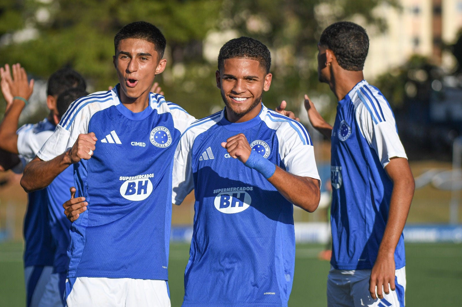 Cruzeiro sub-17 venceu duas vezes seguidas marcando seis gols