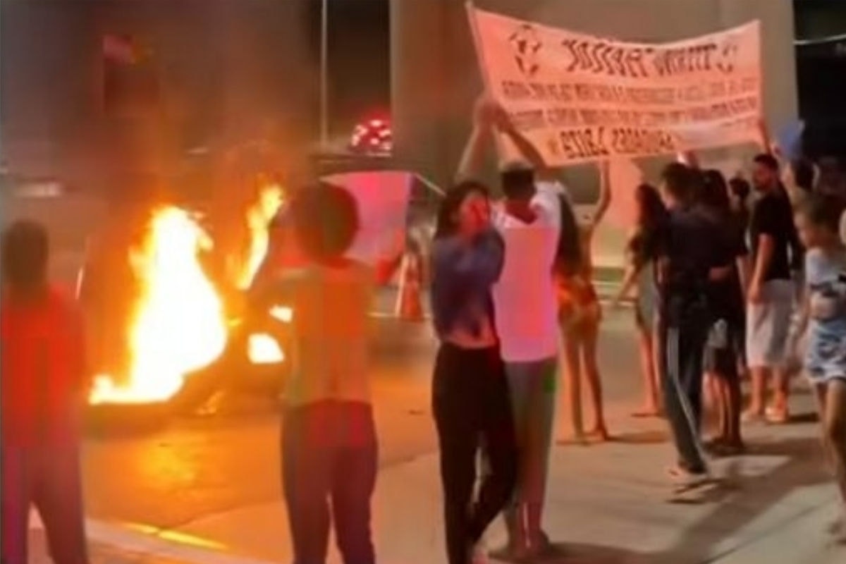 Familiares e amigos das vítimas protestaram 