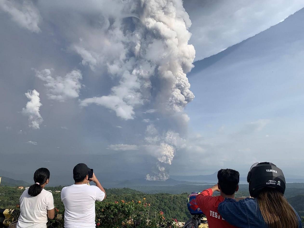 vulcão Taal, nas Filipinas