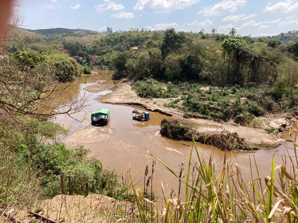 Dragas rio das Velhas