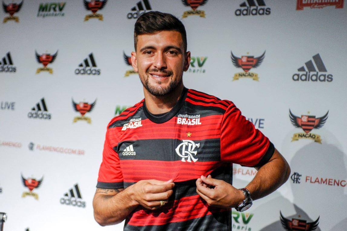 O meia uruguaio Arrascaeta foi apresentado oficialmente pelo Flamengo nesta segunda-feira