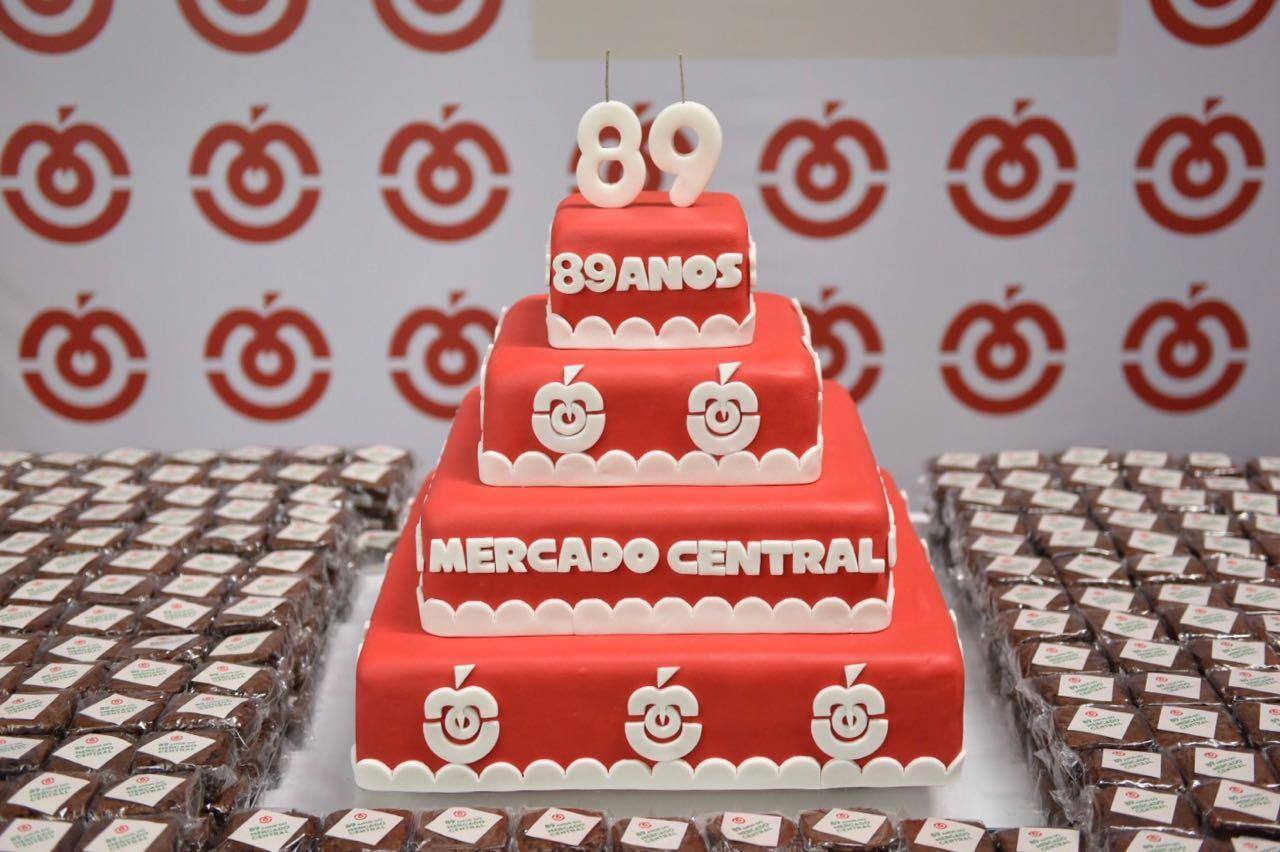 Mercado Central de BH completa 89 anos com direito a bolo e música 