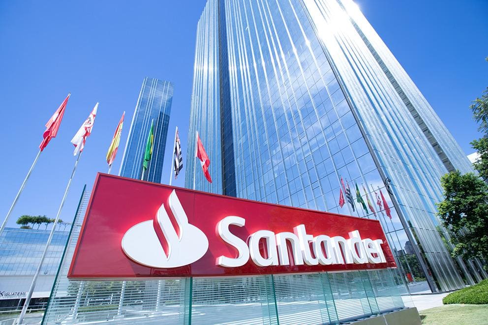 Alguns dos clientes do Santander receberam notificações no celular sobre o fim do DOC