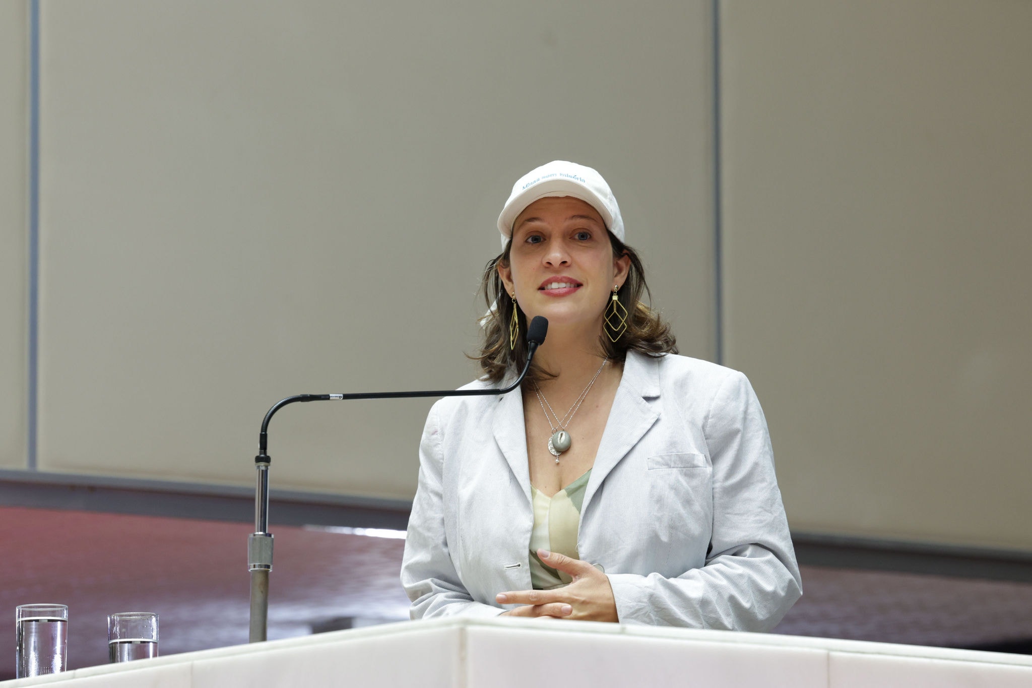 Deputada Bella Gonçalves levantou vários questionamentos sobre interesse do banco