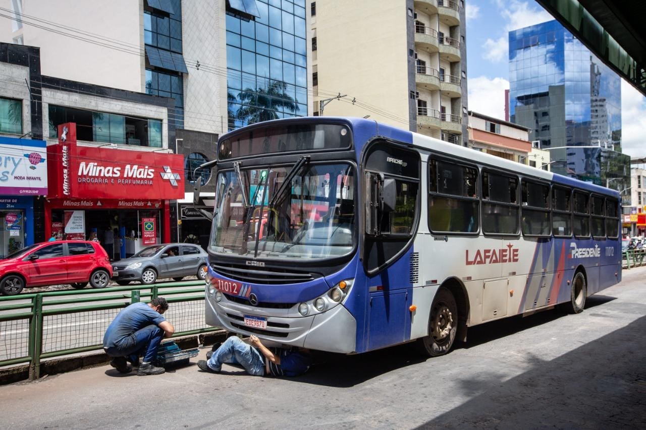 Mesmo com a garantia do serviço a cidade ainda conta com 15 veículos para realizar o transporte público, o que gera superlotação