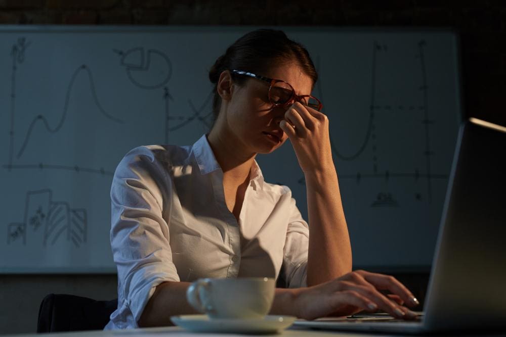 Problemas de saúde mental afligem diversos funcionários, que às vezes precisam se afastar do trabalho