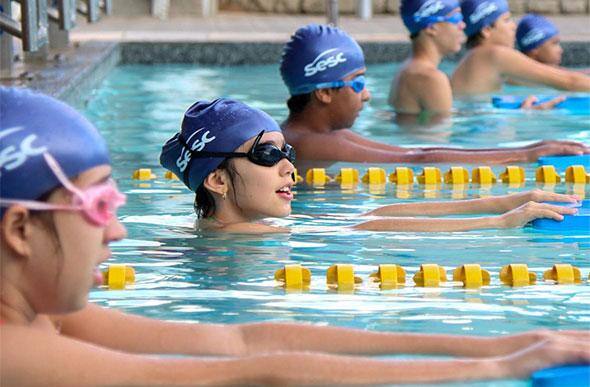 Sesc Sete Lagoas oferece aulas gratuitas de natação para crianças