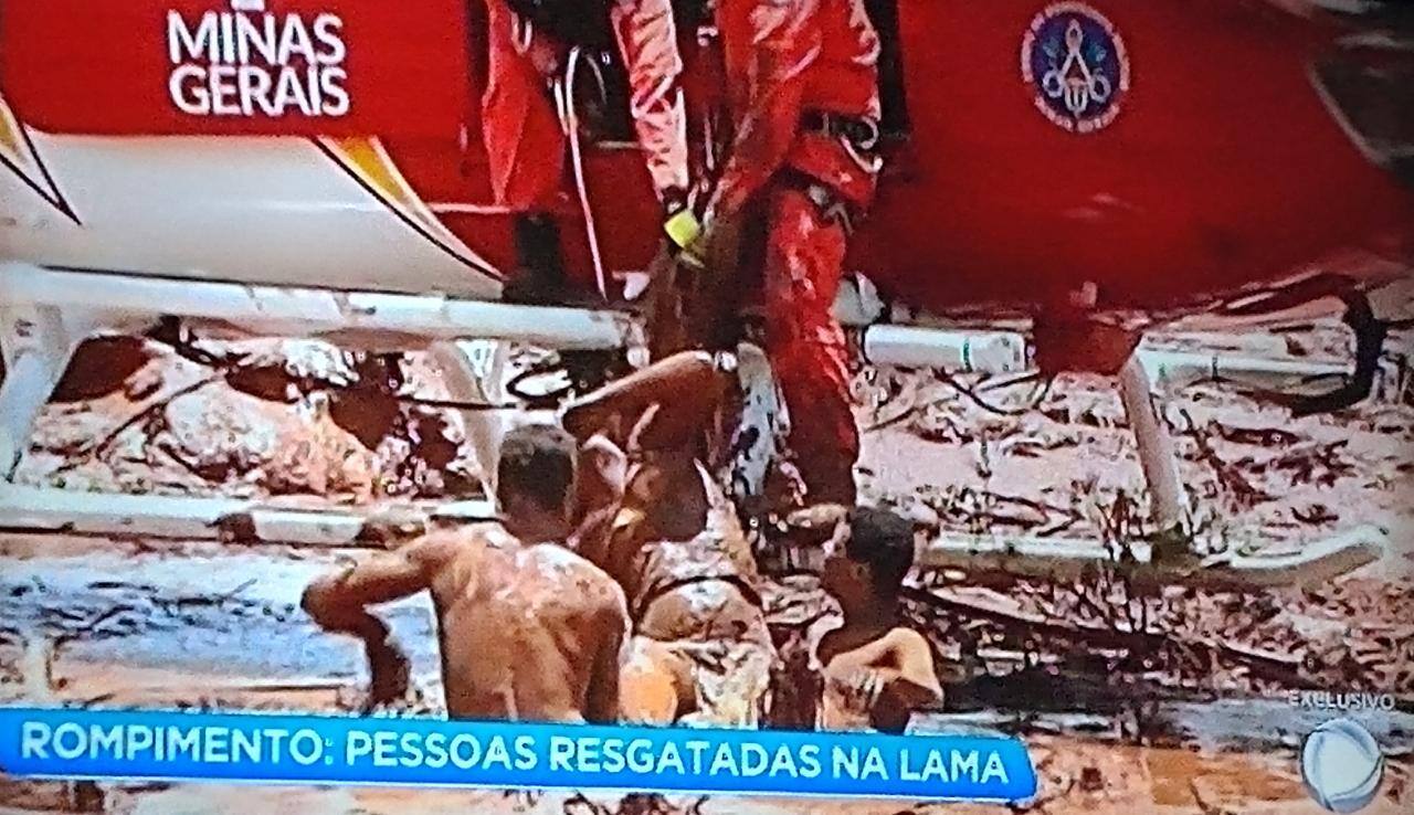 Jefferson Ferreira dos Passos resgatou uma adolescente no mar de lama