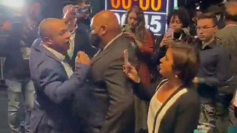 Após ser atacada pelo deputado Douglas Garcia, Vera Magalhães precisou sair escoltada por seguranças do Memorial da América Latina, onde aconteceu o debate