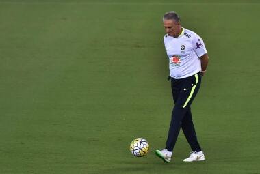 Brazil's coach Tite attends a training session at the Arena Dunas stadium in Natal, Brazil on October 4, 2016.             Brazil will face Bolivia in a FIFA World Cup Russia 2018 qualifier match on October 6.     / AFP PHOTO / NELSON ALMEIDA