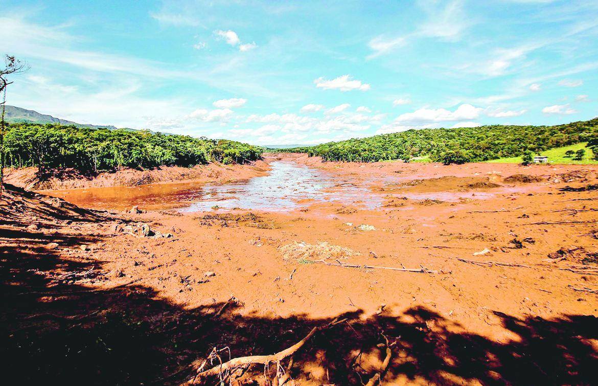 Devastação Onda de rejeitos da barragem I da mina de Córrego do Feijão, da Vale, destruiu o ecossistema que existia no entorno
