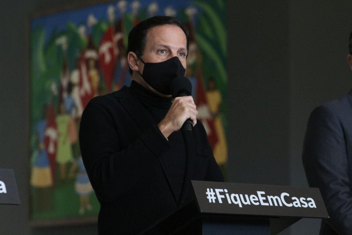 João Doria se protege contra o coronavírus