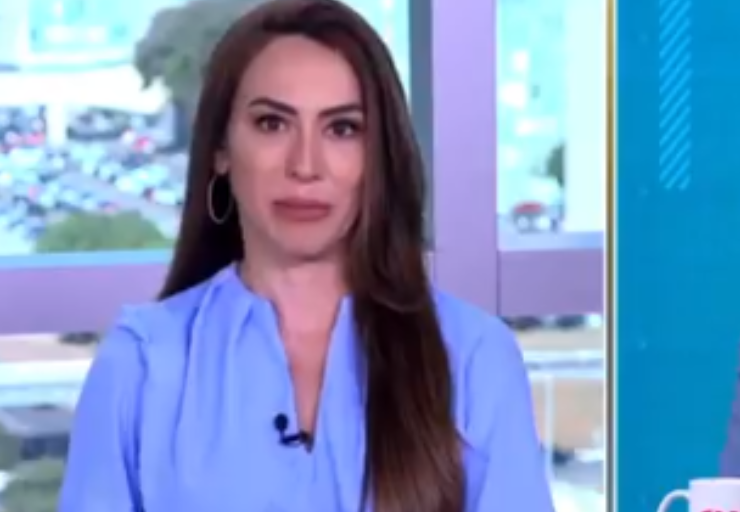 Tainá Falcão, âncora do Bastidores CNN, se emocionou durante o Bastidores CNN nesta terça