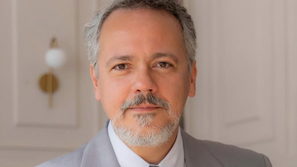 Danton Mello é Raimundo em Garota do Momento