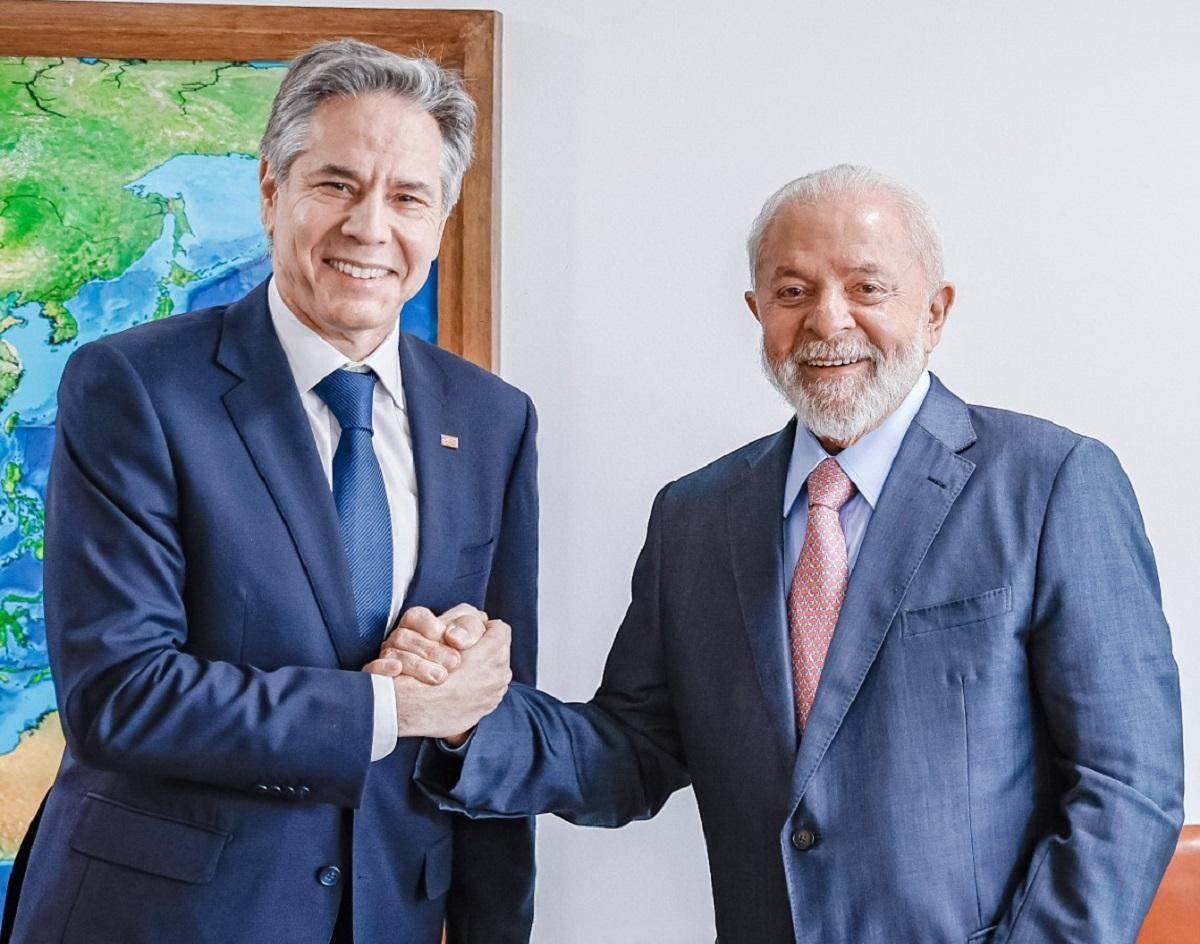 O secretário de Estado dos EUA, Antony Blinken, com o presidente Lula no Palácio do Planalto