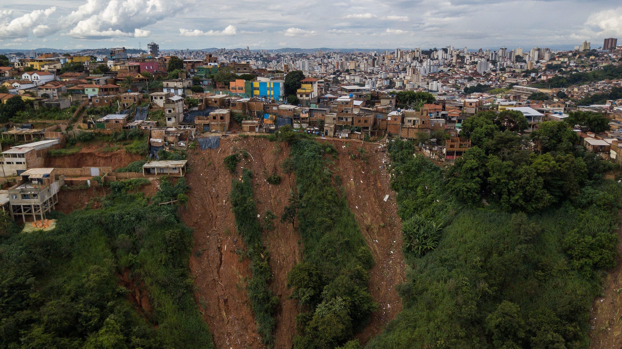 Defesa Civil alerta para risco geológico moderado em regionais de BH 