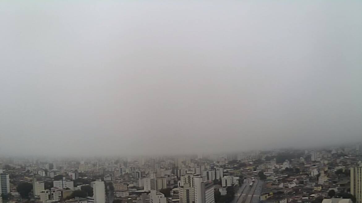 Cristiano Machado tem pontos de alagamento por causa da chuva neste sábado