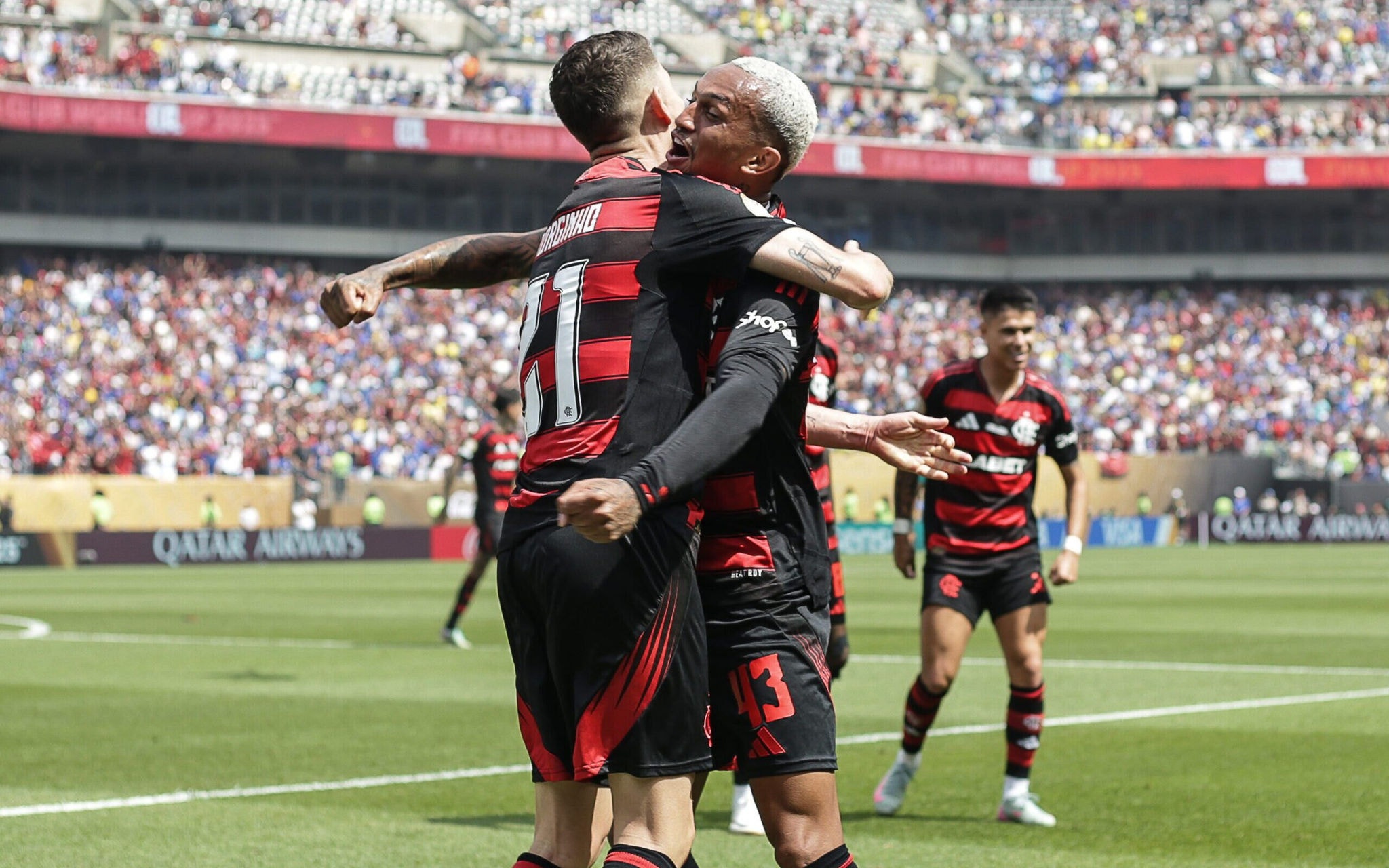 Jorginho e Wesley comemoram em Flamengo x Chelsea no Mundial de Clubes (Foto: Gilvan de Souza/Flamengo)