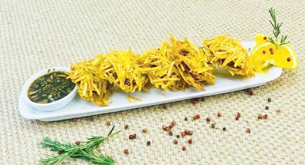 Ouriço: bifes empanados com batata palha, do Café Palhares