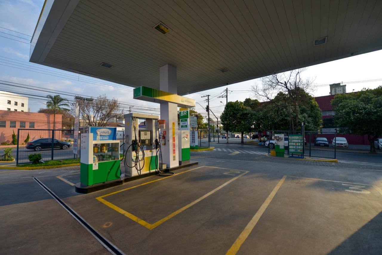 posto de combustível nova suíça vazio