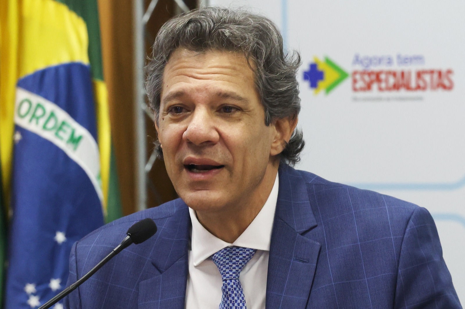 Fernando Haddad criticou Tarcísio por posição elogiosa a Trump em meio a tarifas contra o  Brasil