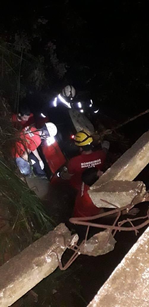 Pai, mãe, filhos e tia morrem em acidente em rodovia de Patrocínio