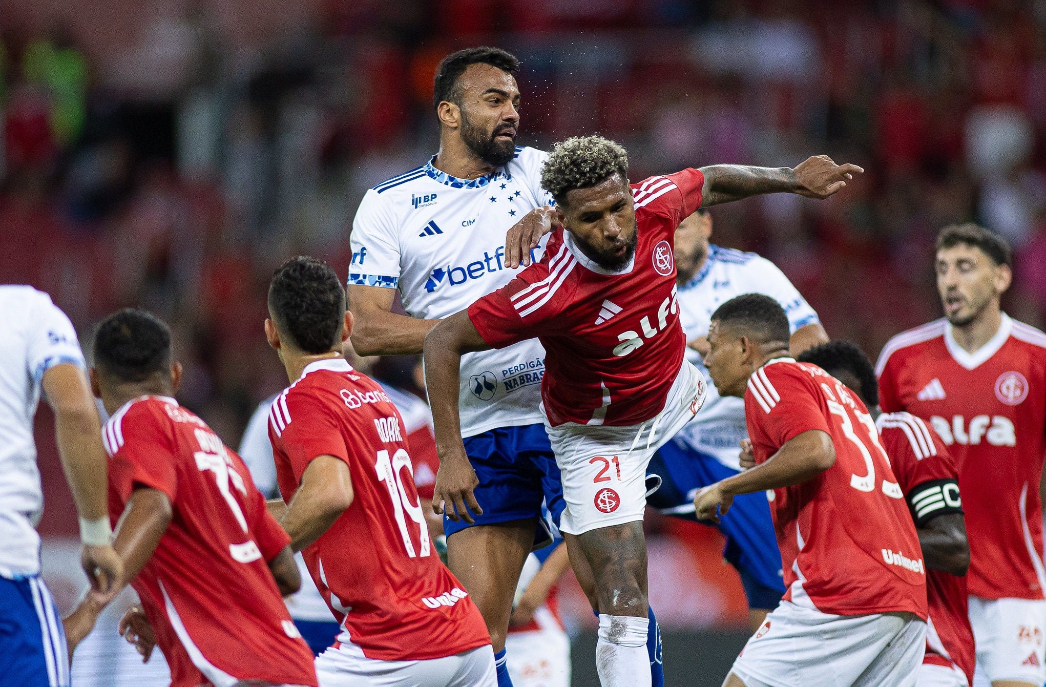 Cruzeiro teve expulsão polêmica no Beira-Rio