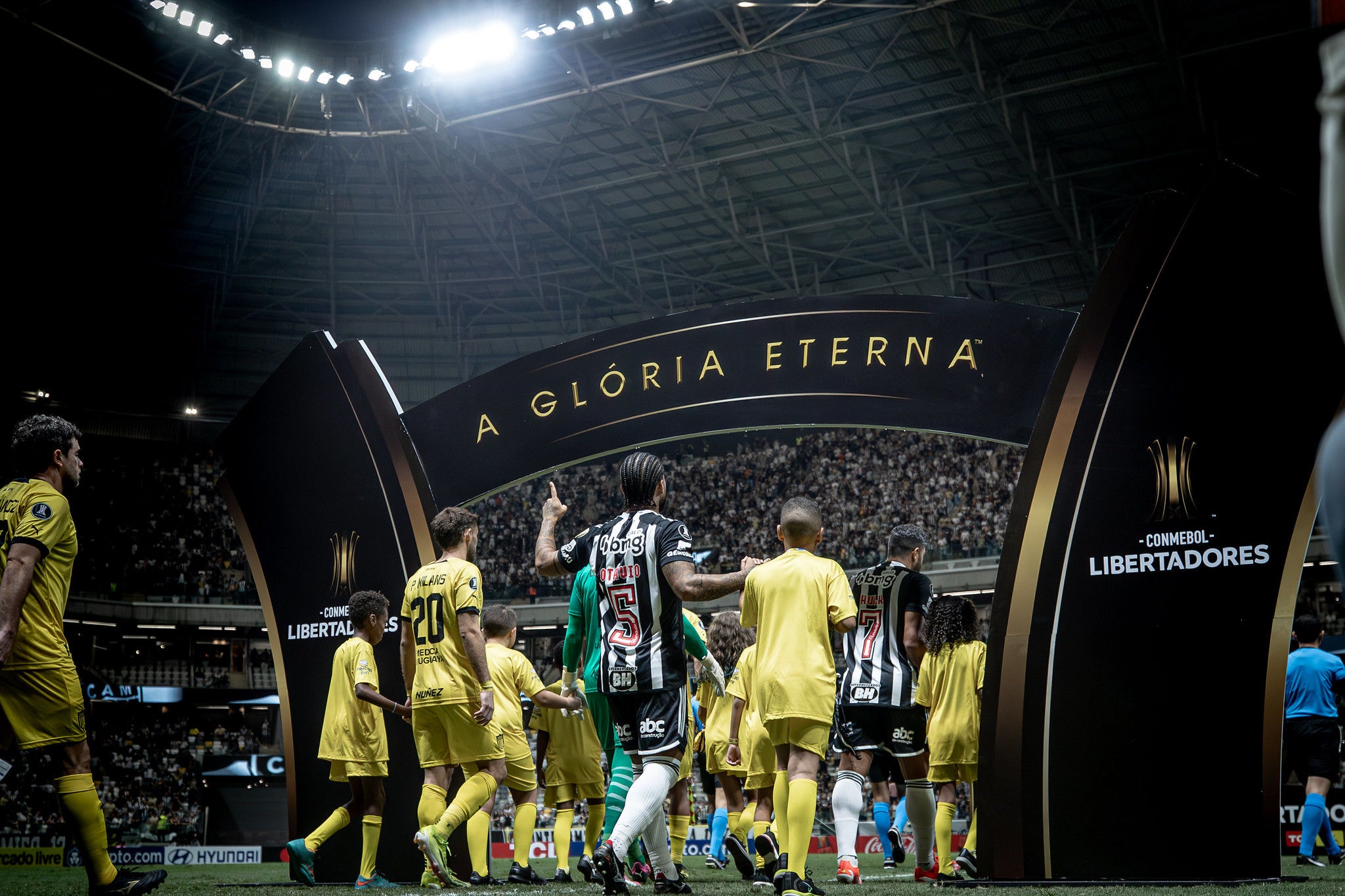 Atlético em ação pela Libertadores; liminar concedeu à torcedor direito a receber três ingressos para a semifinal com o River Plate