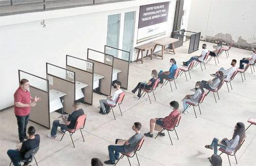 Pesquisa do IBGE diz que há mais pessoas negras desempregados do que brancas