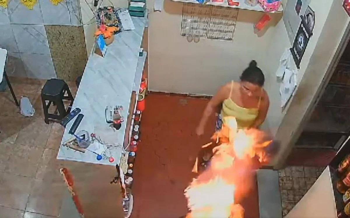 Mulher que ateou fogo no companheiro agiu por ciúme, diz polícia