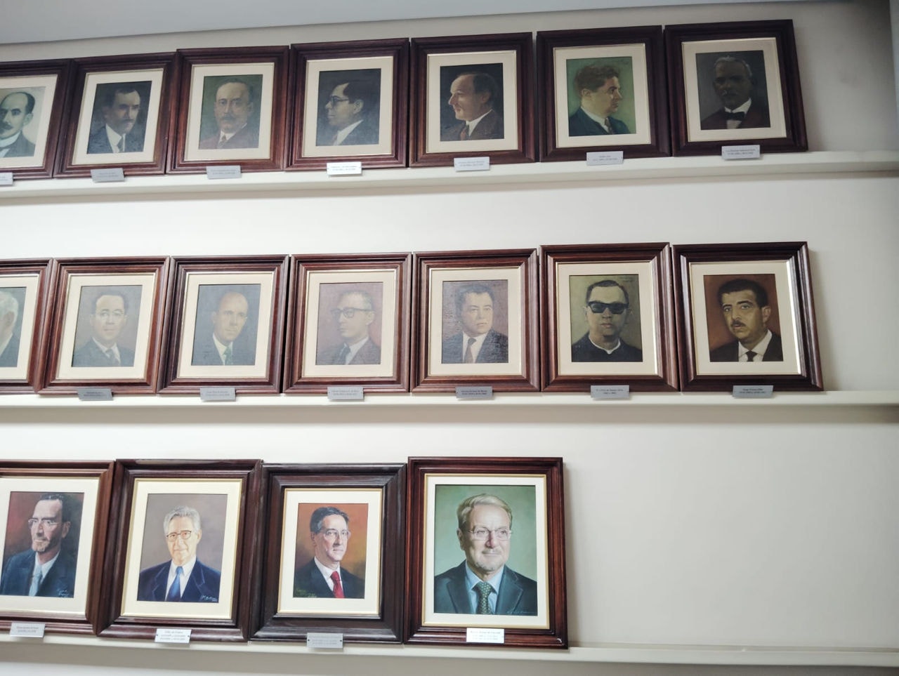 A sequência de retratos para em Marcio Lacerda, que concluiu seu segundo mandato em 2016