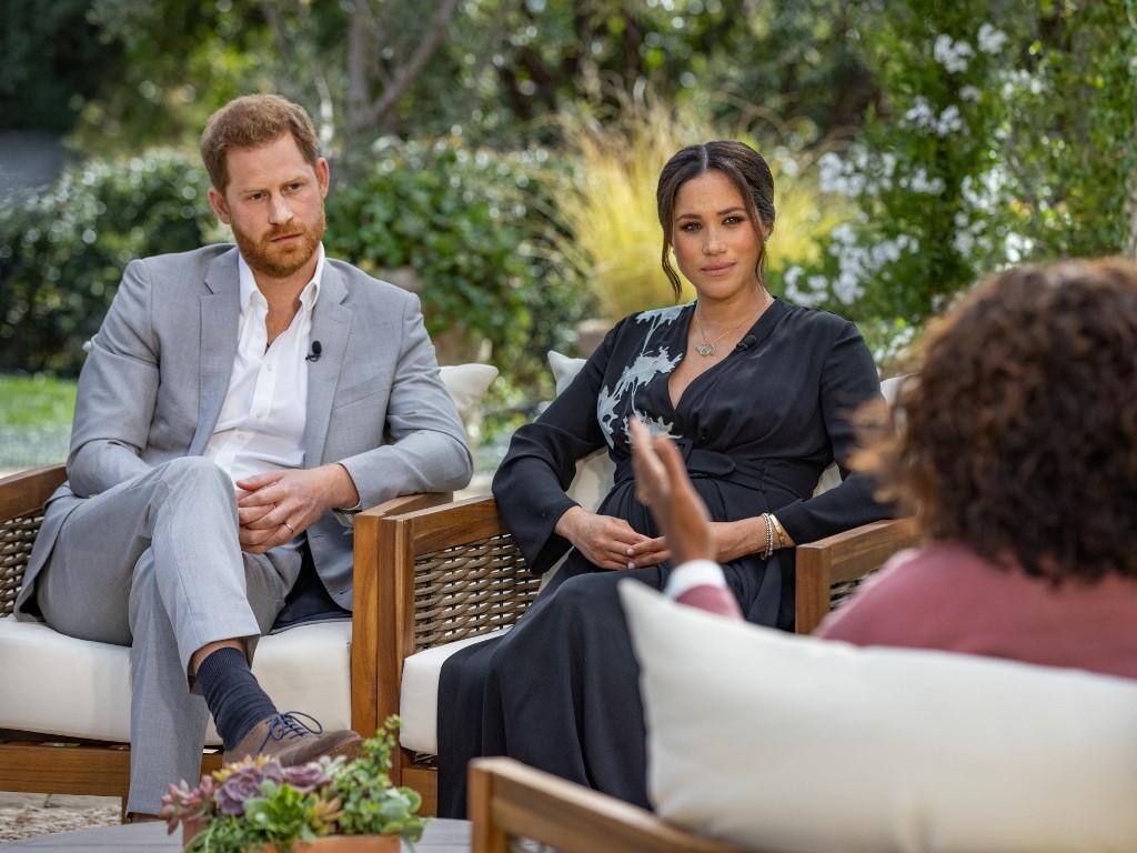 Meghan Markle pensou em suicídio e sugere racismo na família real britânica